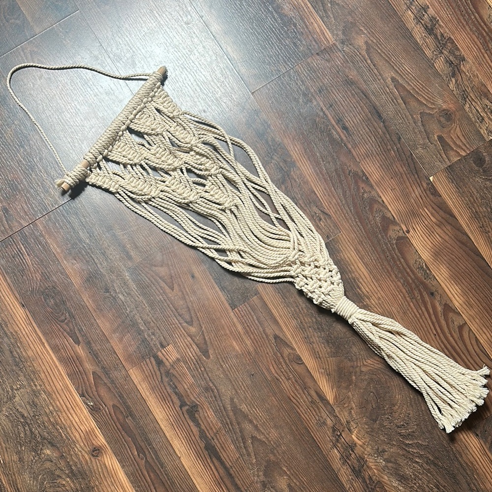 Macramé plant holder